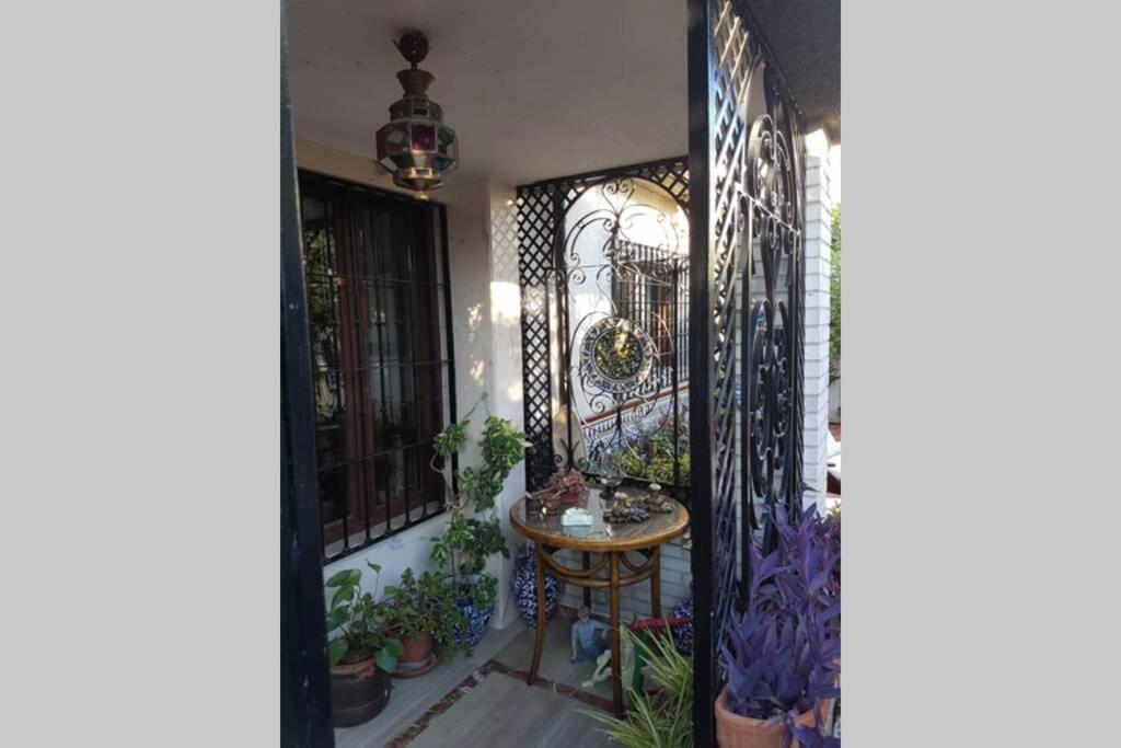 Casa con jardín GRANADA, fácil aparcamiento calle Exterior foto